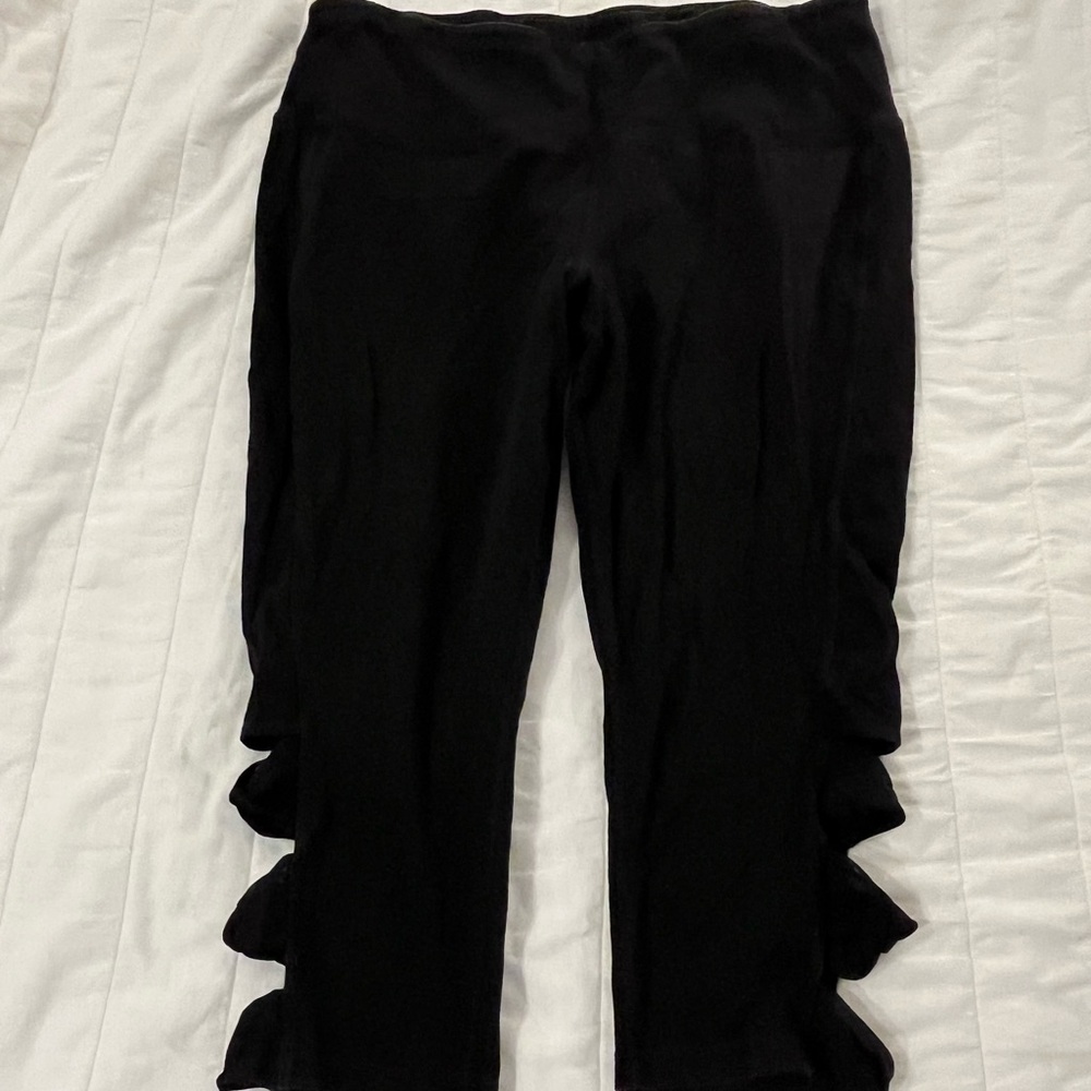 Xerion black capris with cute detail